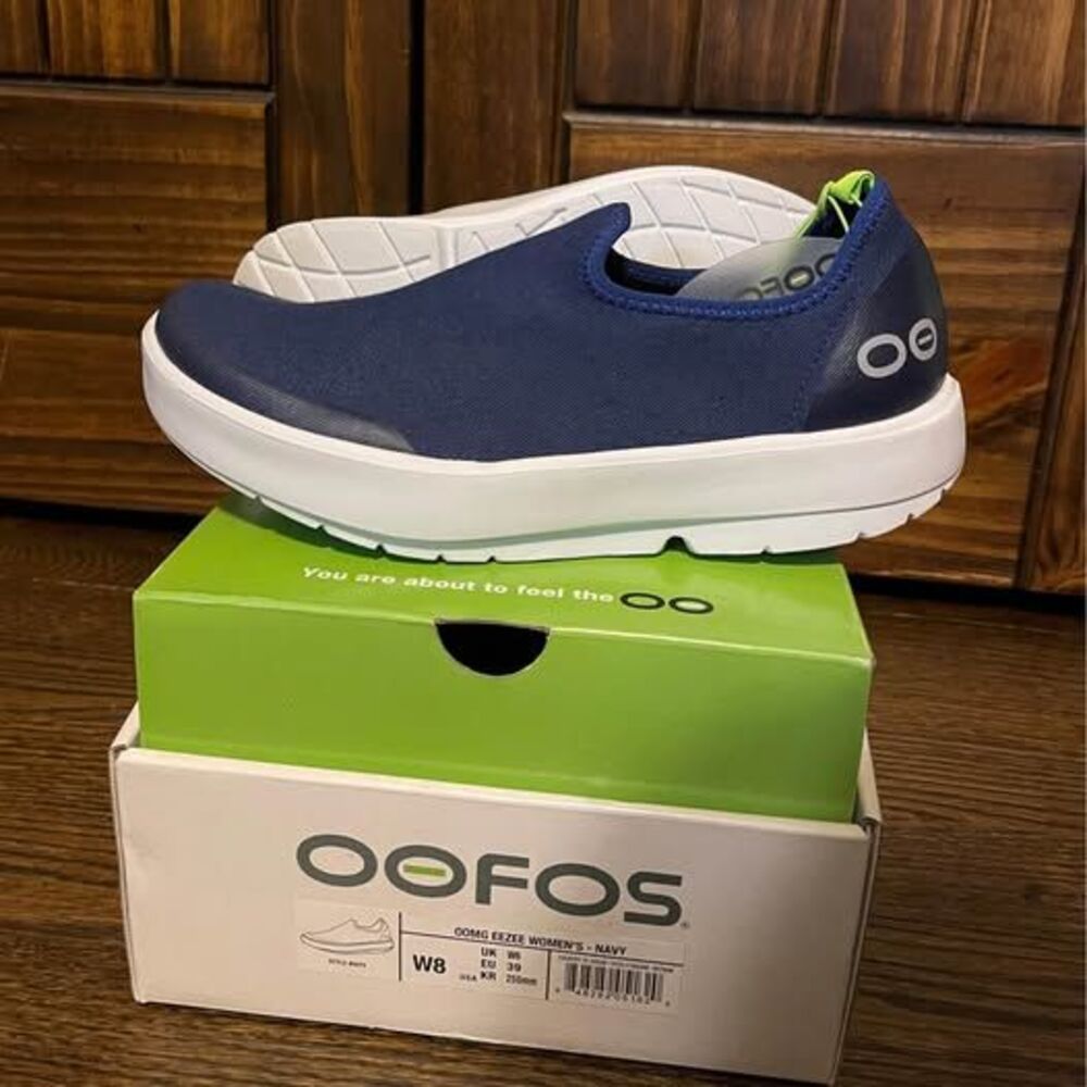OOFOS OOMG EEZEE Women’s Size 8 Navy Slip On Shoes Casual Athletic